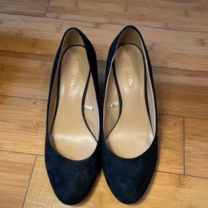 Like new black wedge suede